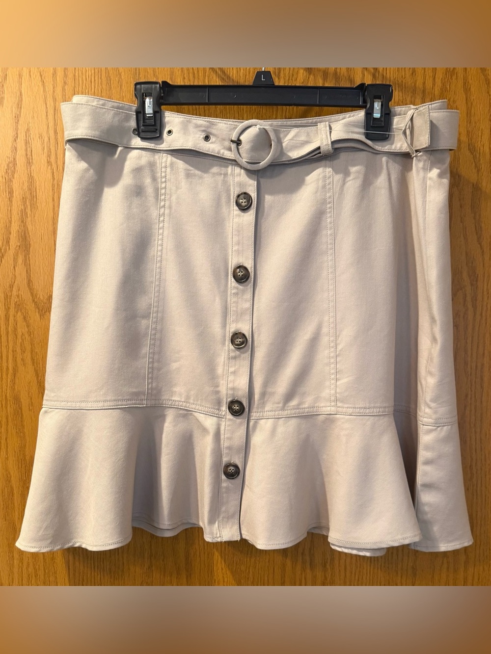 NWT (never worn) Nine West Light Beige Button-Front Ruffle Hem Skirt with Belt